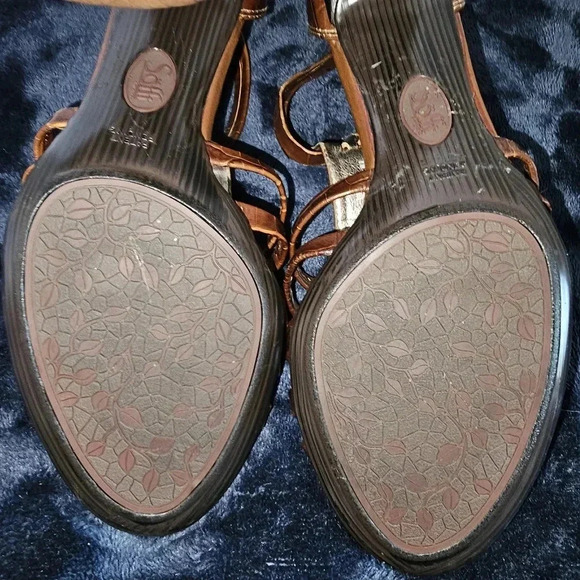 Softt Leather‎ Crocodile Brown Ankle Strap Heels SZ 8M - Picture 10 of 11